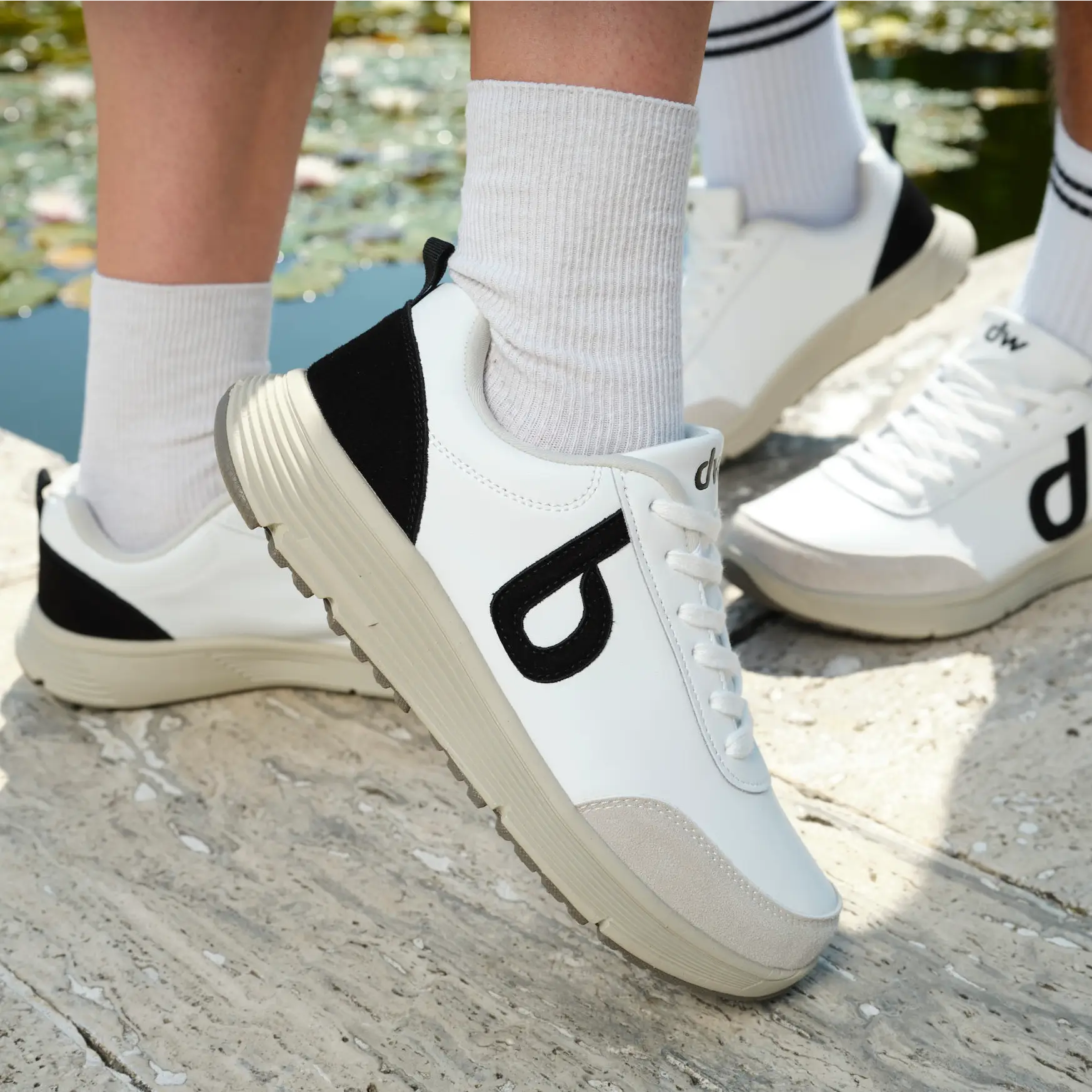 Outdoor Diawin sneakers for women, white with wide fit, supportive for diabetic feet.